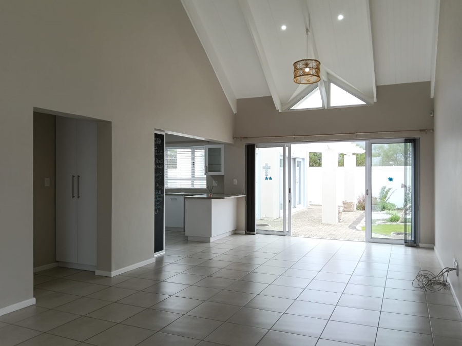 To Let 3 Bedroom Property for Rent in Sandbaai Western Cape